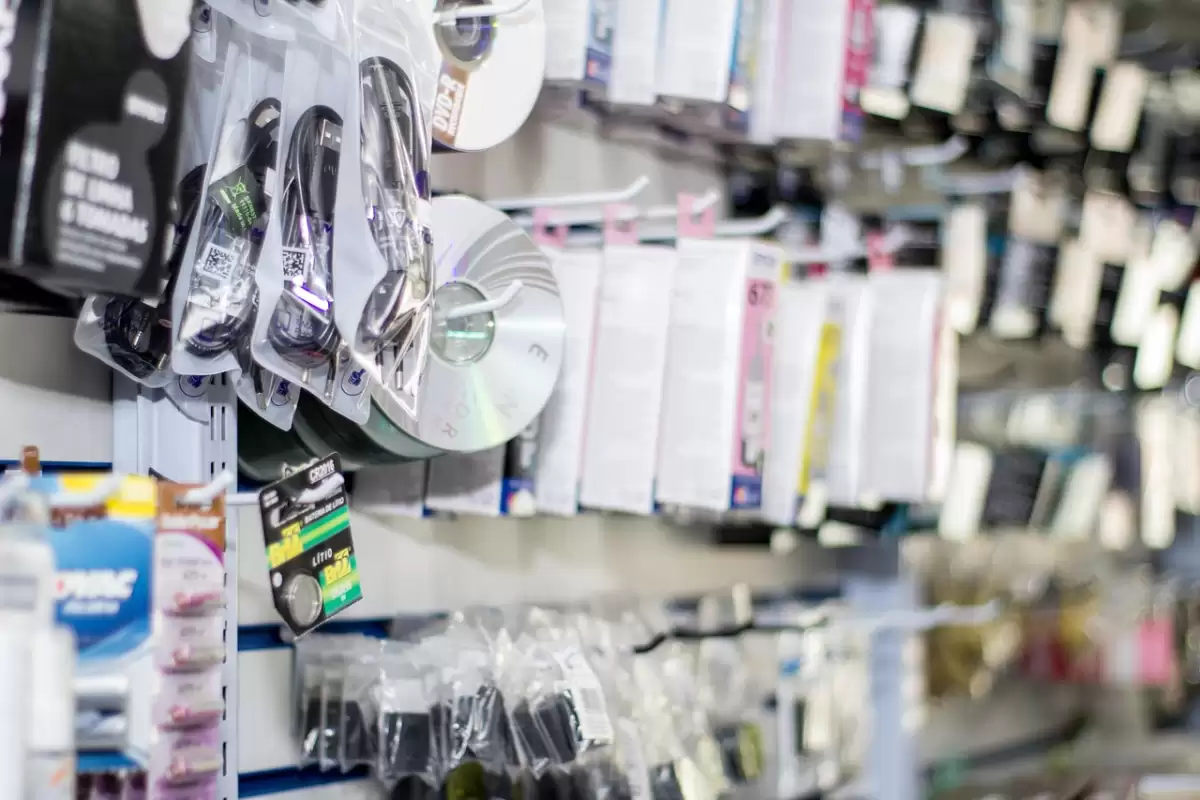 图2–AI需求引爆存储芯片“超级周期”，消费电子面临涨价压力–希尔产品营运