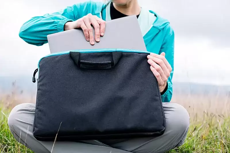 消费电子市场冰火两重天：AI终端爆发与成本压力下的2025年行业变局–希尔产品营运